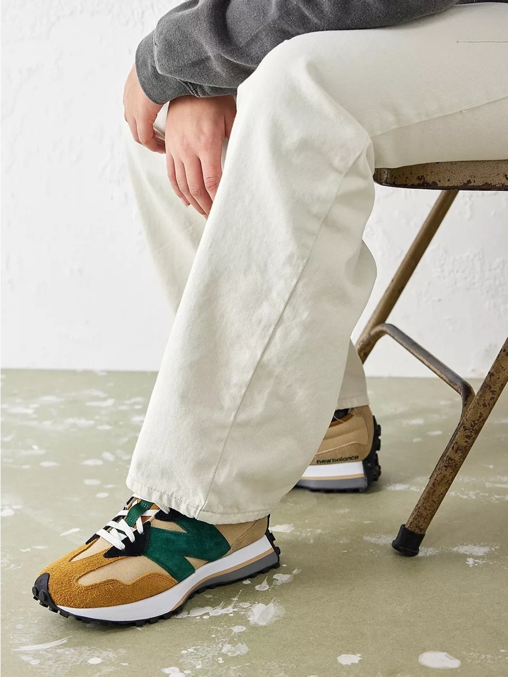New Balance 327 Sneakers